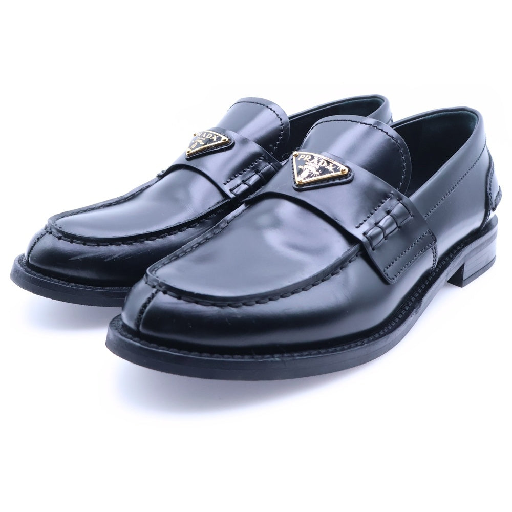 PRADA(プラダ) トライアングルロゴ ブラッシュドレザー ローファー ブラック 靴 レディース