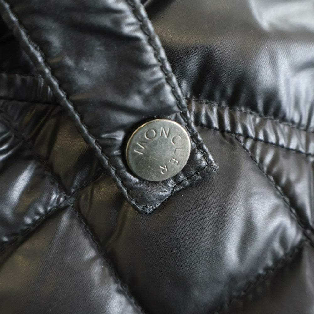 MONCLER(モンクレール) レザー ワッペンロゴ キルティング ジップアップ ダウンジャケット ブラック 40331 50 53012