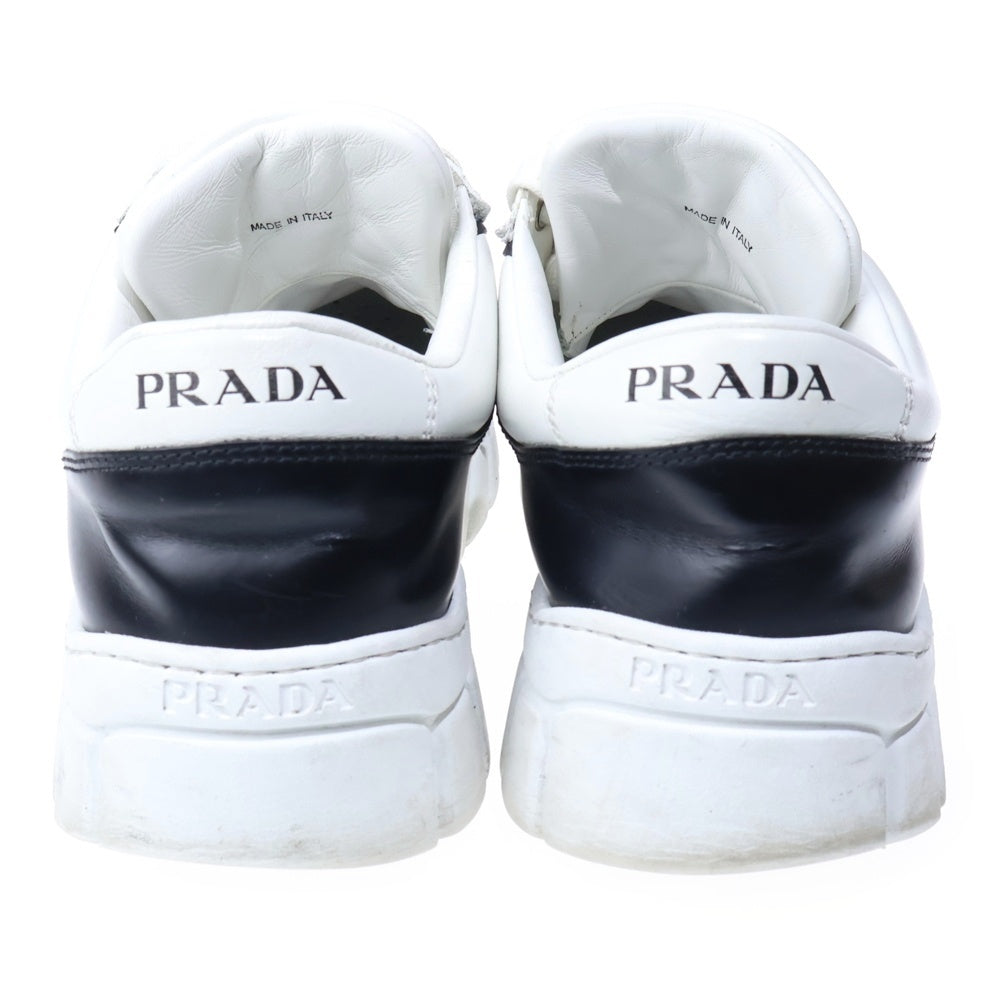 PRADA(プラダ) トライアングルロゴプレート レザー レースアップ ローカットシューズ スニーカー ホワイト/ブラック 2EE378