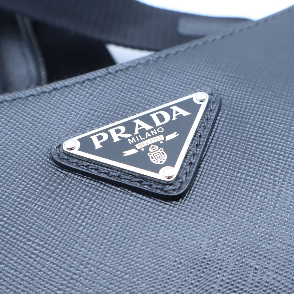 PRADA(プラダ) トライアングルロゴプレート サフィアーノレザー ショルダーバッグ シルバー金具 ブラック 2VH113 レディース