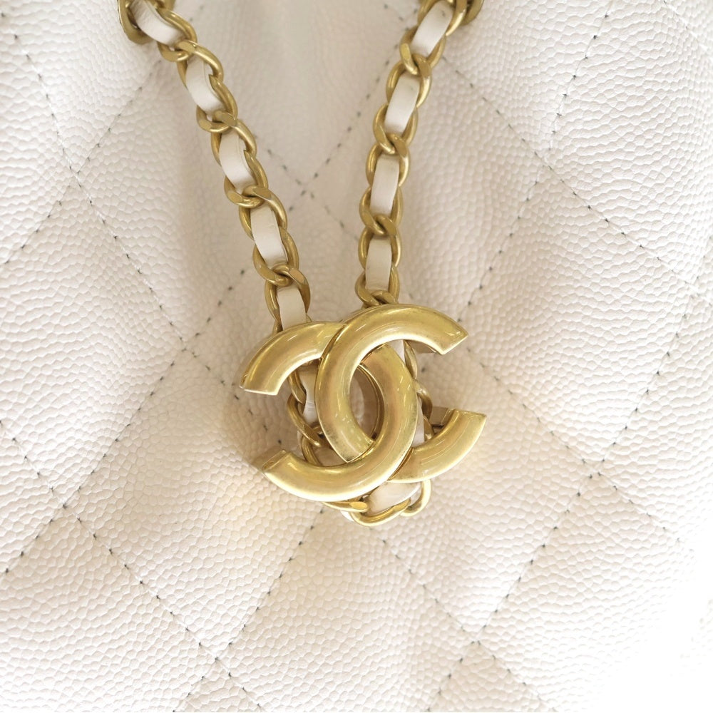 CHANEL(シャネル) シャネル25 スモール キャビアスキン レザー ハンドバッグ ゴールド金具 ホワイト AS5293 プレート レディース