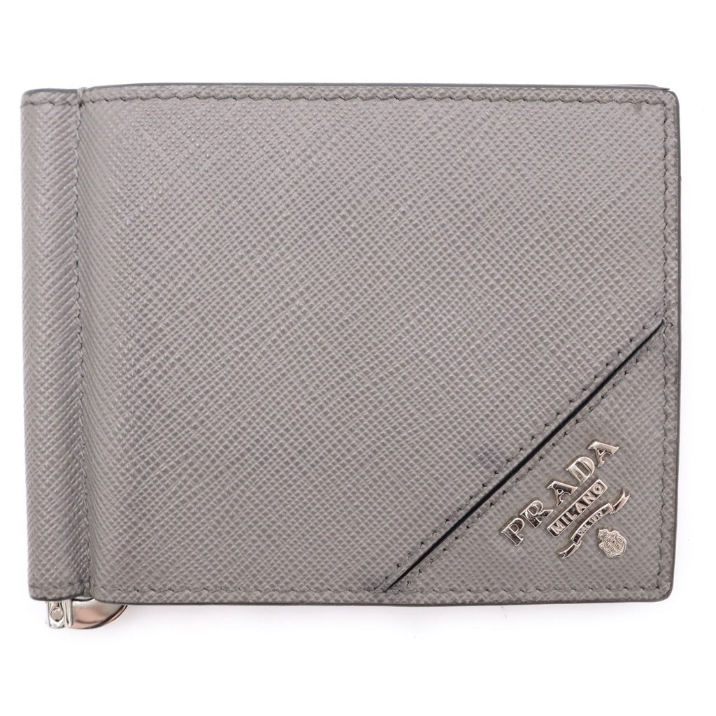 PRADA(プラダ) サフィアーノ レザー マネークリップ コンパクトウォレット 二つ折り 財布 シルバー金具 グレー 2MN077