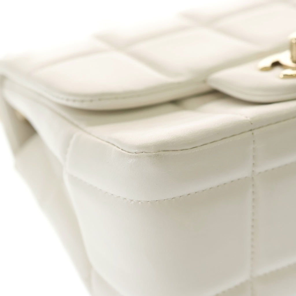 CHANEL(シャネル) チョコバーミニ フラップ ラムスキン レザー チェーン ショルダー バッグ ゴールド金具 ホワイト AS3744 レディース