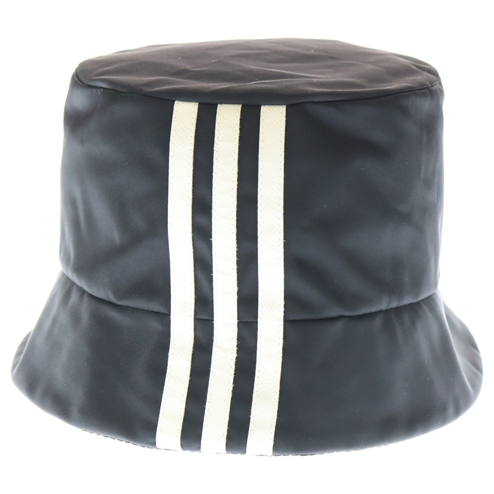 PRADA(プラダ) ×adidas RE-NYLON アディダス リナイロン トライアングルロゴプレート サフィアーノレザー ストライプ バケットハット 帽子 ブラック 2HC137