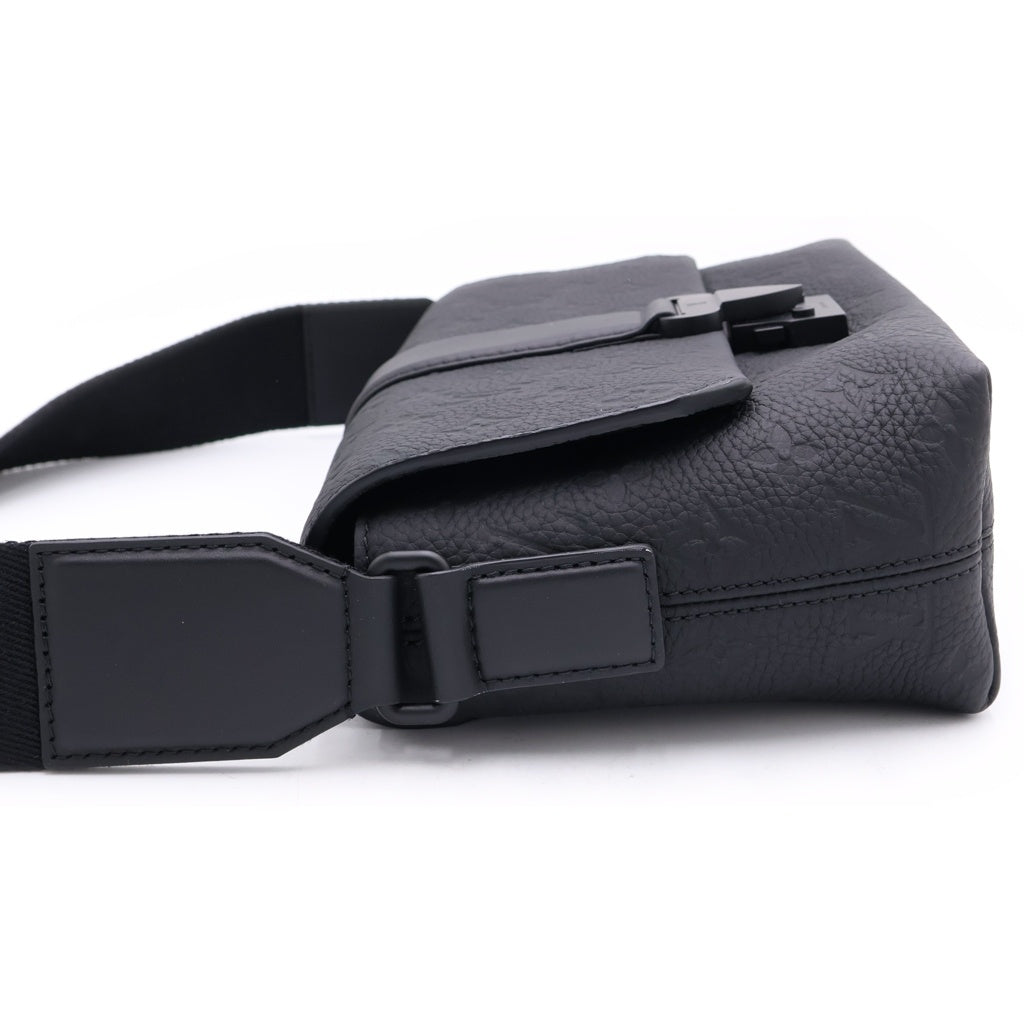 LOUIS VUITTON(ルイヴィトン) Sケープ メッセンジャー ショルダーバック モノグラムトリヨン レザー ブラックM23741