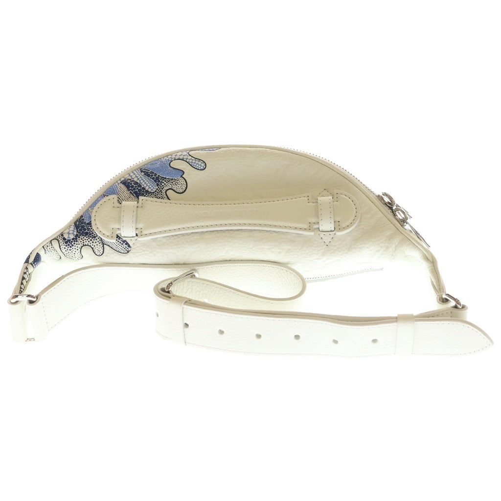 LOUIS VUITTON(ルイヴィトン) ×YK 草間彌生 モノグラム トリヨン レザー サイケデリックフラワー マキシ バムバッグ ホワイト/ブルー M21680