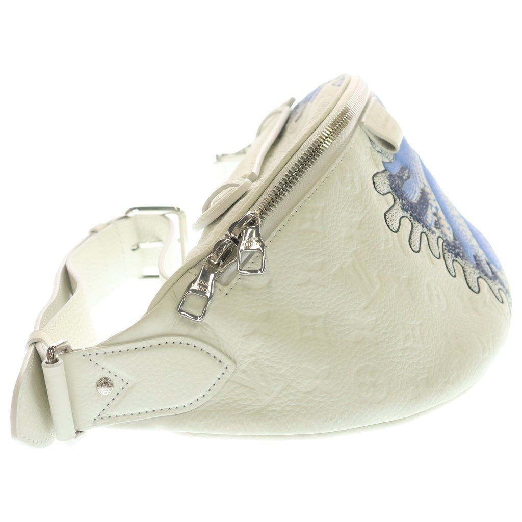 LOUIS VUITTON(ルイヴィトン) ×YK 草間彌生 モノグラム トリヨン レザー サイケデリックフラワー マキシ バムバッグ ホワイト/ブルー M21680