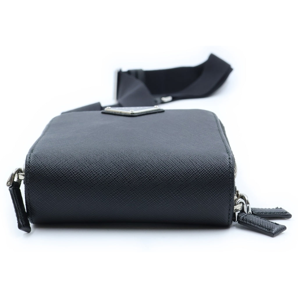 PRADA(プラダ) トライアングルロゴ サフィアーノ レザー ショルダーバッグ フォンケース フォンポーチ ICタイプ ブラック 2ZH126