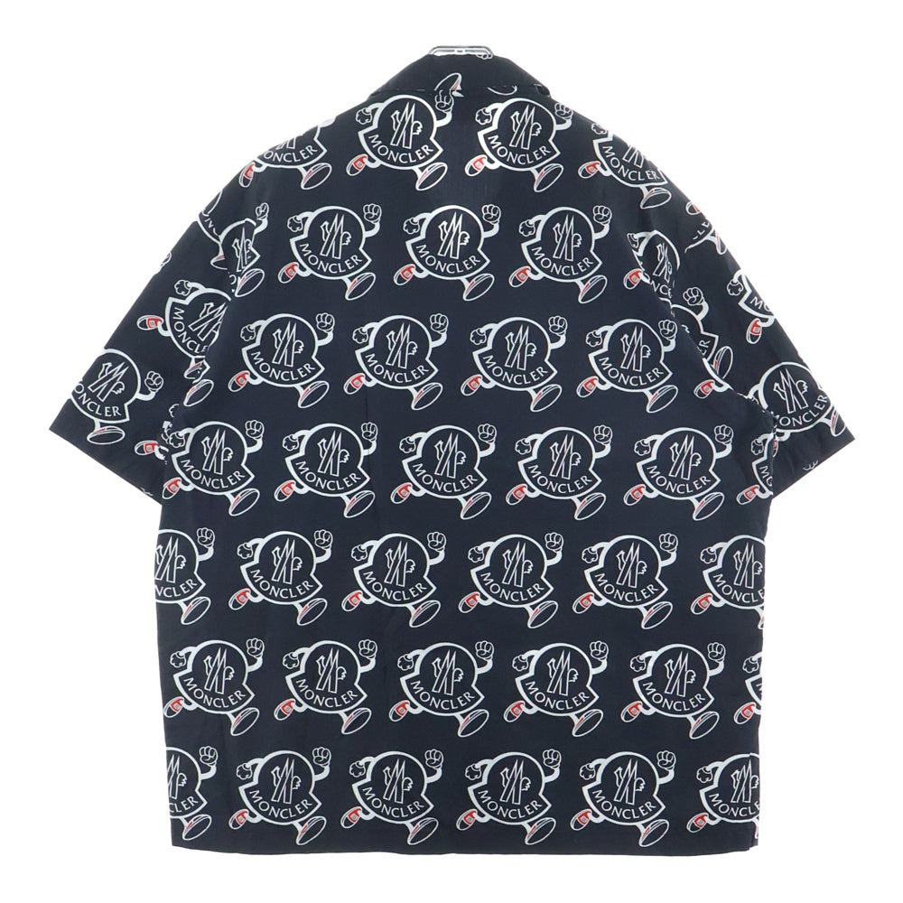 MONCLER(モンクレール) 23SS ロゴ キャラクター 総柄プリント オープンカラー 半袖シャツ ブラック I10912F00005 596RO