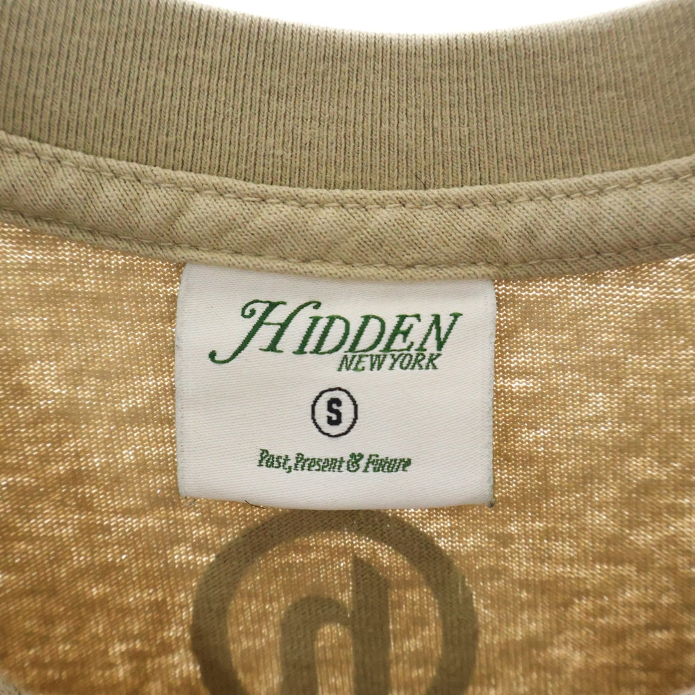 HIDDEN NY(ヒドゥン ニューヨーク) COFFEE SHOP POPUP TEE コーヒーショップ ロゴクルーネック半袖Tシャツ ベージュ