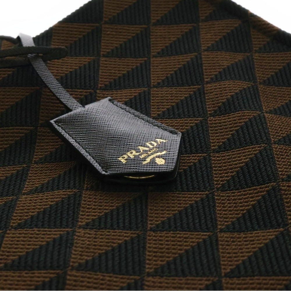 PRADA(プラダ) トライアングルロゴプレート キャンバストートバッグ ブラウン 2VG106
