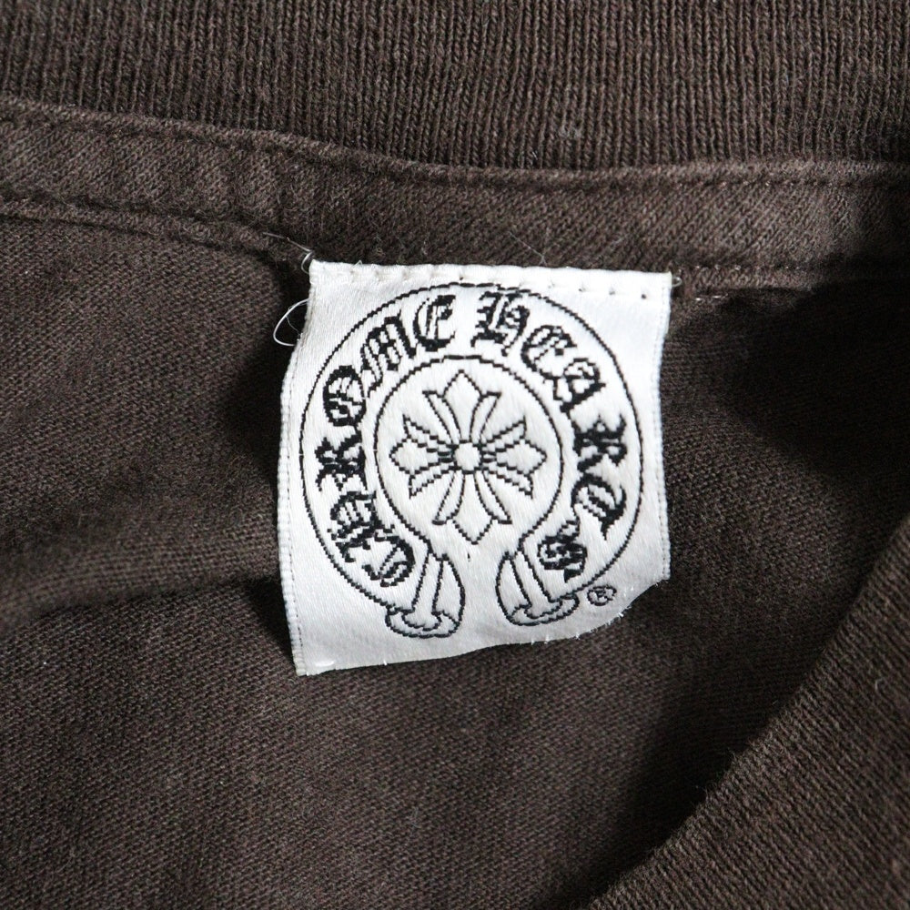 CHROME HEARTS(クロムハーツ) OLD CEMETARY CROSS L/S TEE オールド セメタリークロス ロゴプリント 長袖ポケットTシャツ カットソー ブラウン