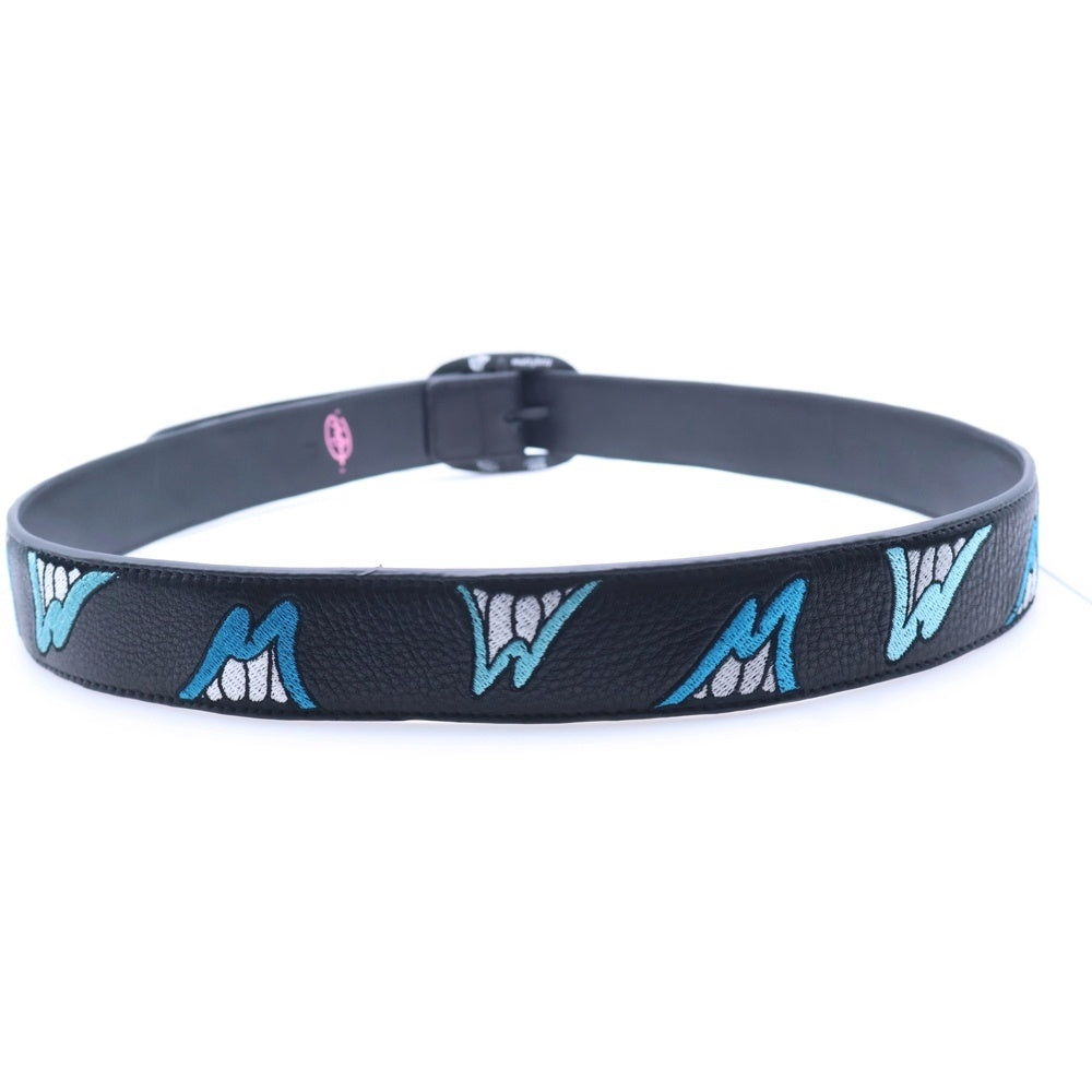 ANTI PROMO(アンチプロモ) ×Matty Boy チョンパー刺繍ストラップ付き99EYESバックルベルト ブラック/ブルー