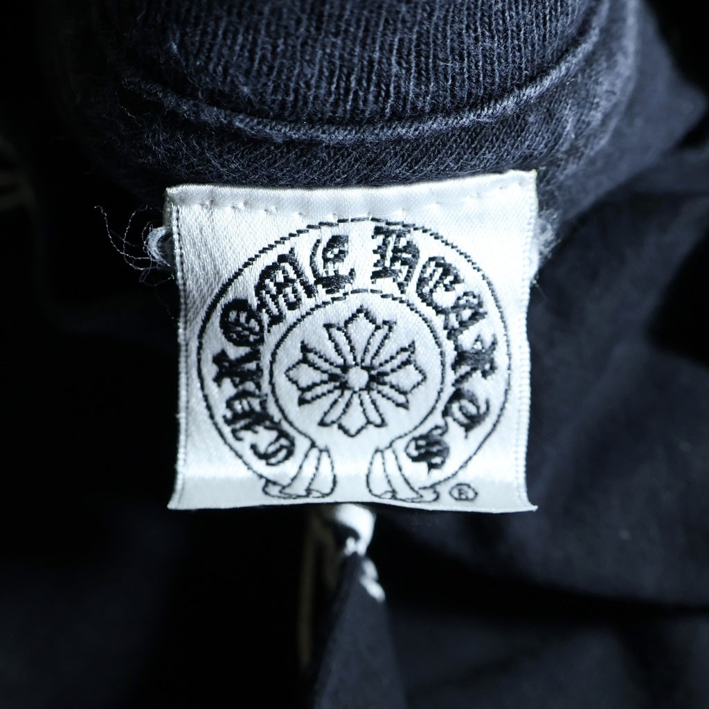 CHROME HEARTS(クロムハーツ) OLD SCROLL LOGO L/S TEE オールド スクロールロゴ アームホースシュープリント長袖Tシャツ ブラック