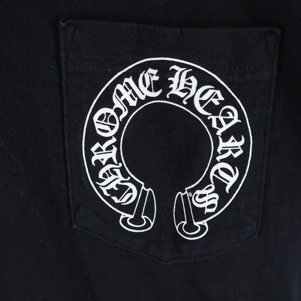 CHROME HEARTS(クロムハーツ) OLD CH Plus Scroll Logo S/S Tee CHプラス スクロールラベルプリント クルーネック半袖Tシャツ ショートスリーブカットソー ブラック