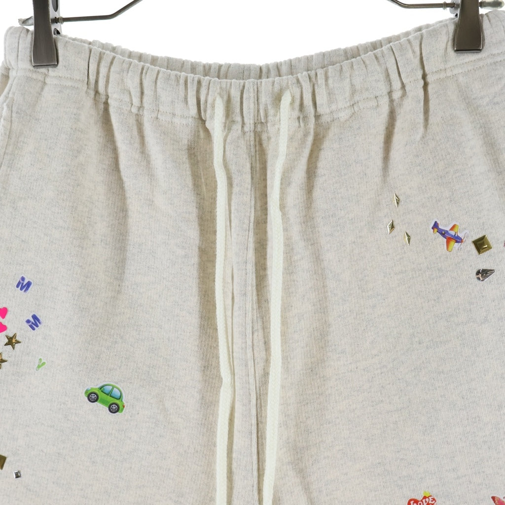 MAISON MIHARAYASUHIRO(メゾンミハラヤスヒロ) 26SS KIDS STICKER SHORTS J16SP733 総柄スウェット ショートパンツ ベージュ