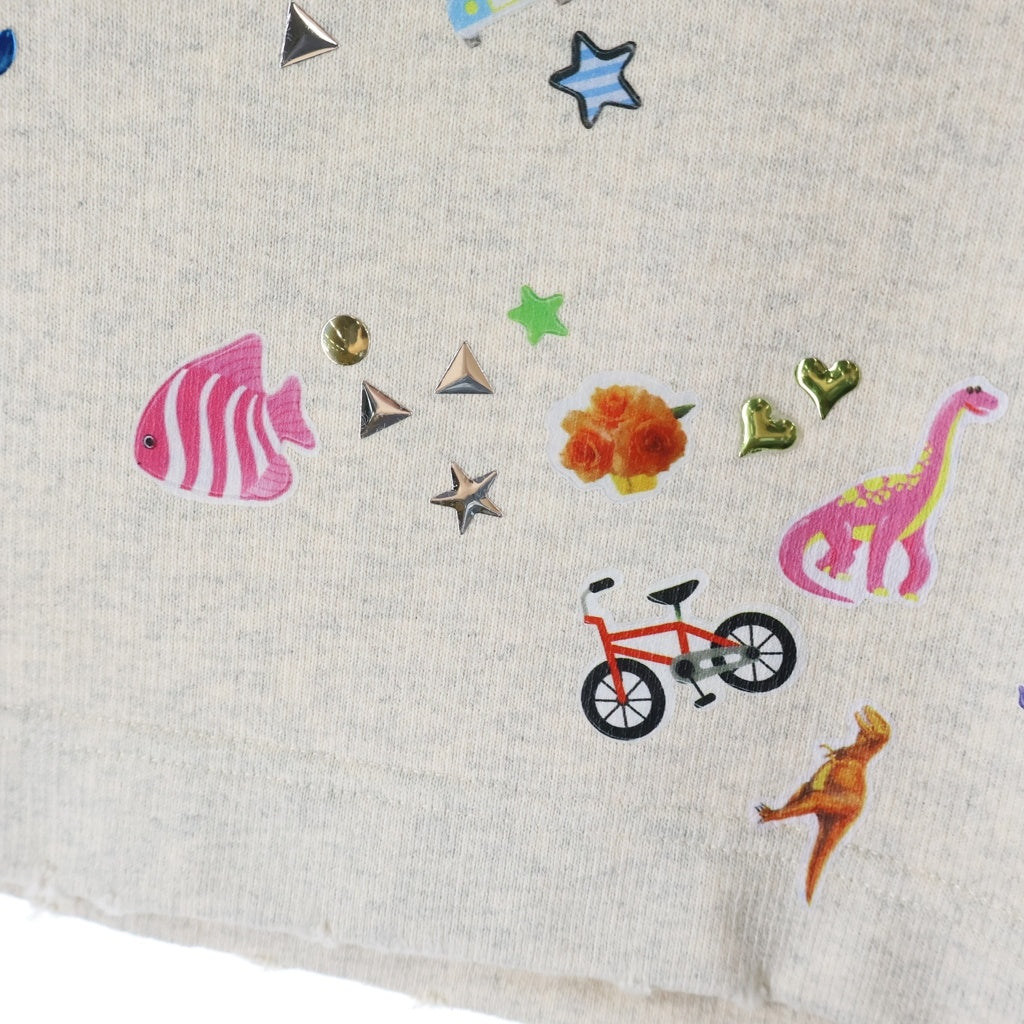 MAISON MIHARAYASUHIRO(メゾンミハラヤスヒロ) 26SS KIDS STICKER SHORTS J16SP733 総柄スウェット ショートパンツ ベージュ