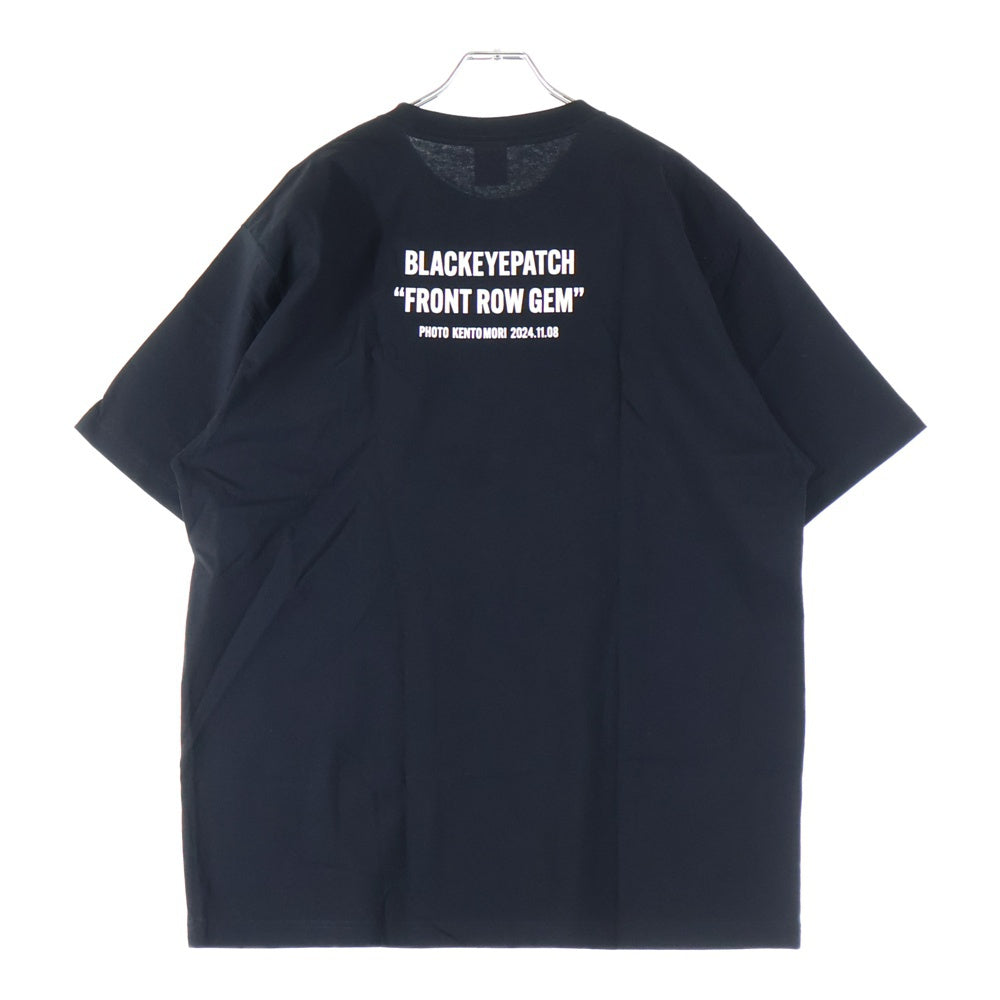 THE BLACK EYE PATCH(ブラックアイパッチ) FRONT ROW GEM PHOTO プリント 半袖Tシャツ ブラック