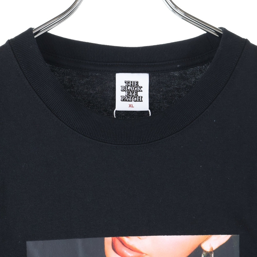 THE BLACK EYE PATCH(ブラックアイパッチ) FRONT ROW GEM PHOTO プリント 半袖Tシャツ ブラック