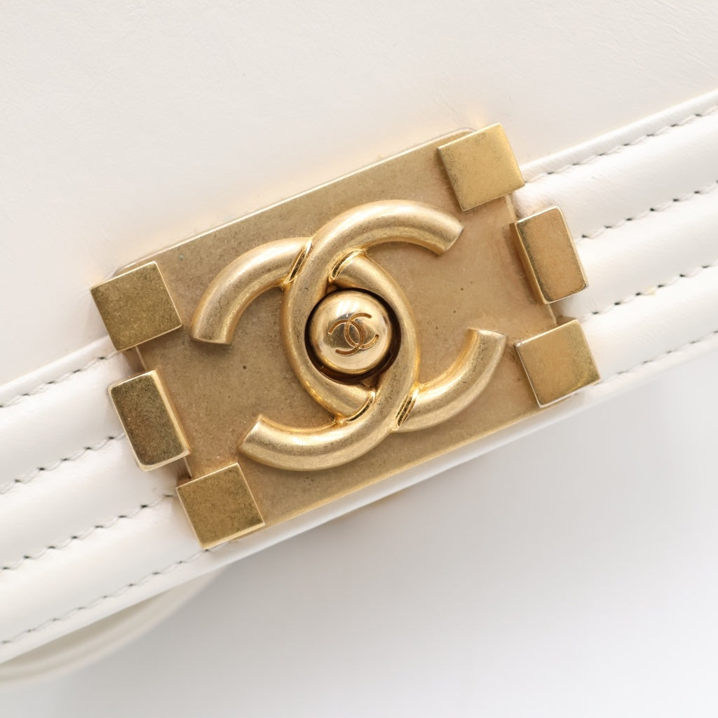 CHANEL(シャネル) ボーイシャネル ラムスキン チェーンショルダーバッグ ゴールド金具 ホワイト AS3018 レディース