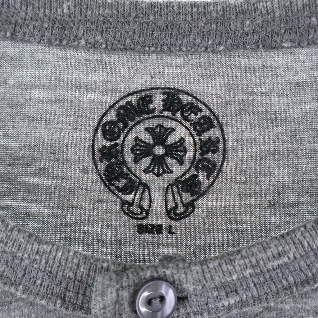 CHROME HEARTS(クロムハーツ) ホースシューフローラルクロスプリント ヘンリーネック七分袖Tシャツ カットソー グレー