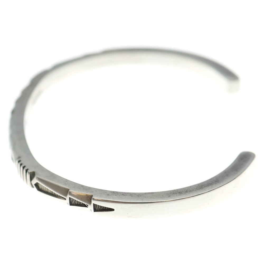 INDIAN JEWELRY(インディアンジュエリー) ナバホ族 ジェニファーカーティス スタンプワークバングル シルバー