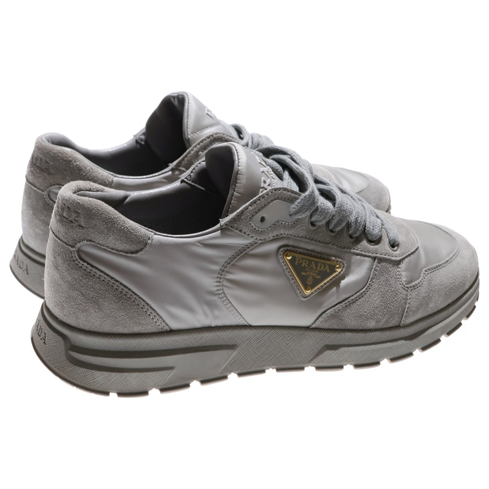 PRADA(プラダ) Prax 2.0 Re-nylon And Suede Sneakers Prax 2.0 リナイロン&スエード 三角ロゴ付きスニーカー グレー