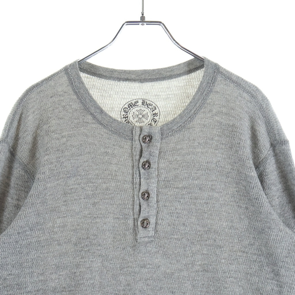 CHROME HEARTS(クロムハーツ) Embroidery Henry Neck ヘンリーネック BSフレアボタン 袖クロスパッチ付き長袖Tシャツ