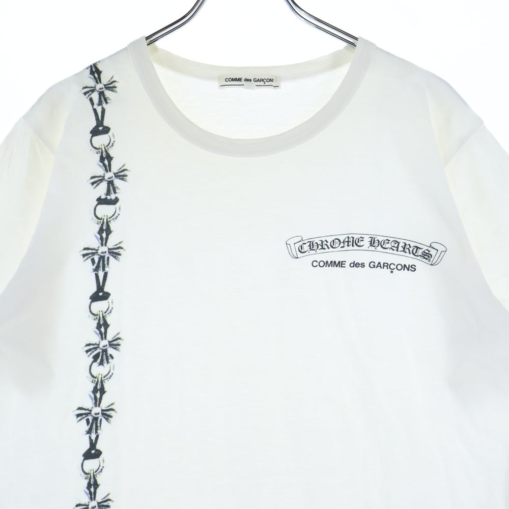 CHROME HEARTS(クロムハーツ) ×COMME des GARCONS コムデギャルソン スクロールラベル カットアウトCHプラスプリント 半袖Tシャツ カットソー ホワイト OT-T026
