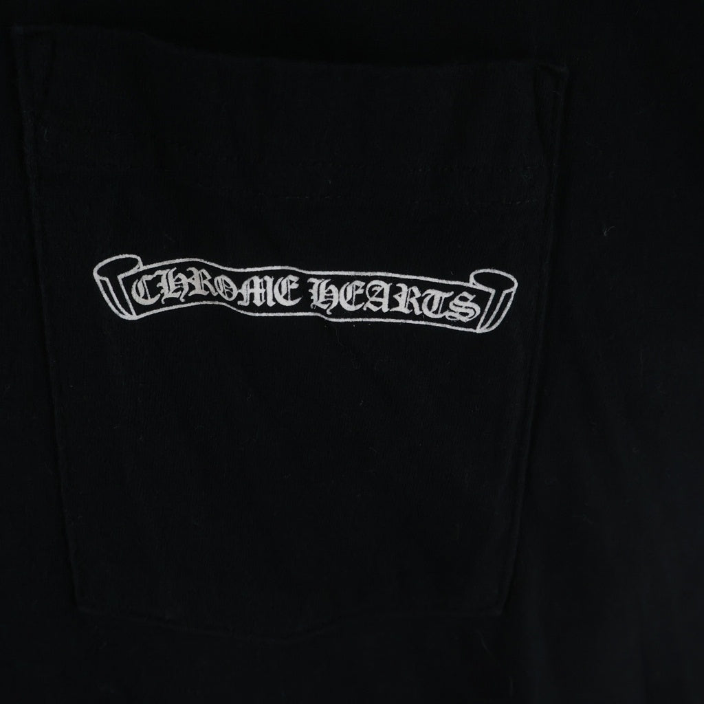 CHROME HEARTS(クロムハーツ) SCROLL LABEL T-SHIRT スクロールラベルプリント クルーネックポケット半袖Tシャツ ブラック