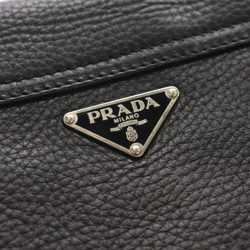 PRADA(プラダ) トライアングルロゴプレート レザー ワンショルダーバッグ ブラック レディース