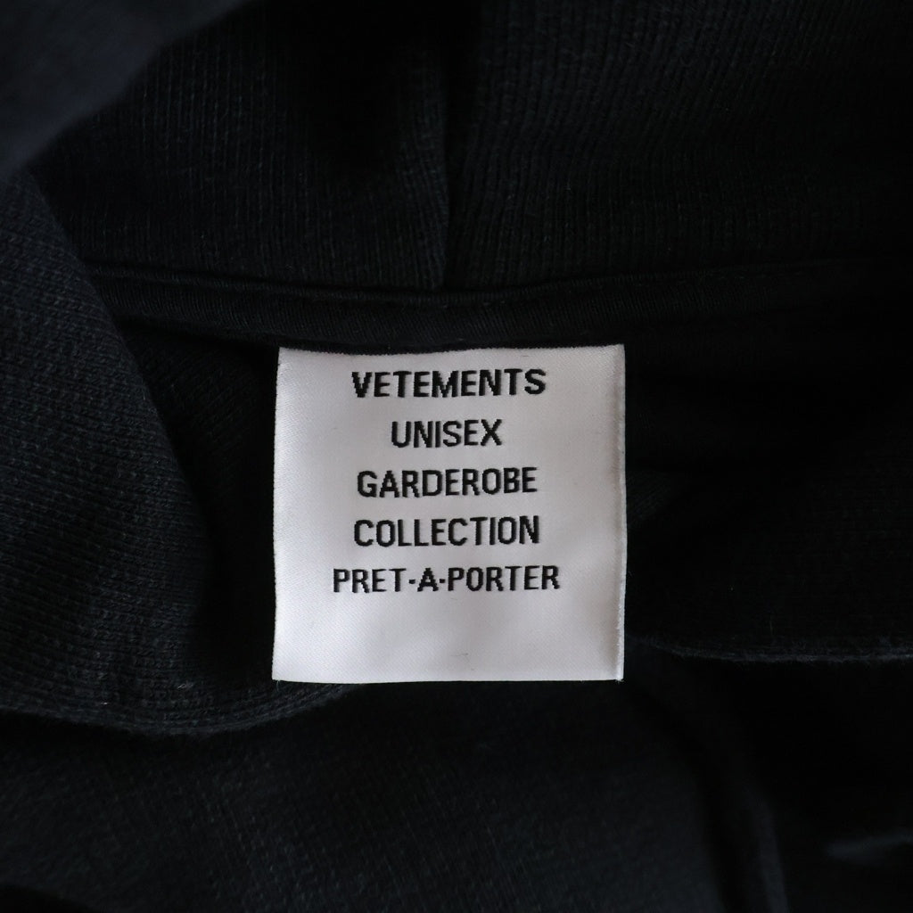 VETEMENTS(ヴェトモン) デボスドロゴ プルオーバーパーカー ブラック UA65HD370B