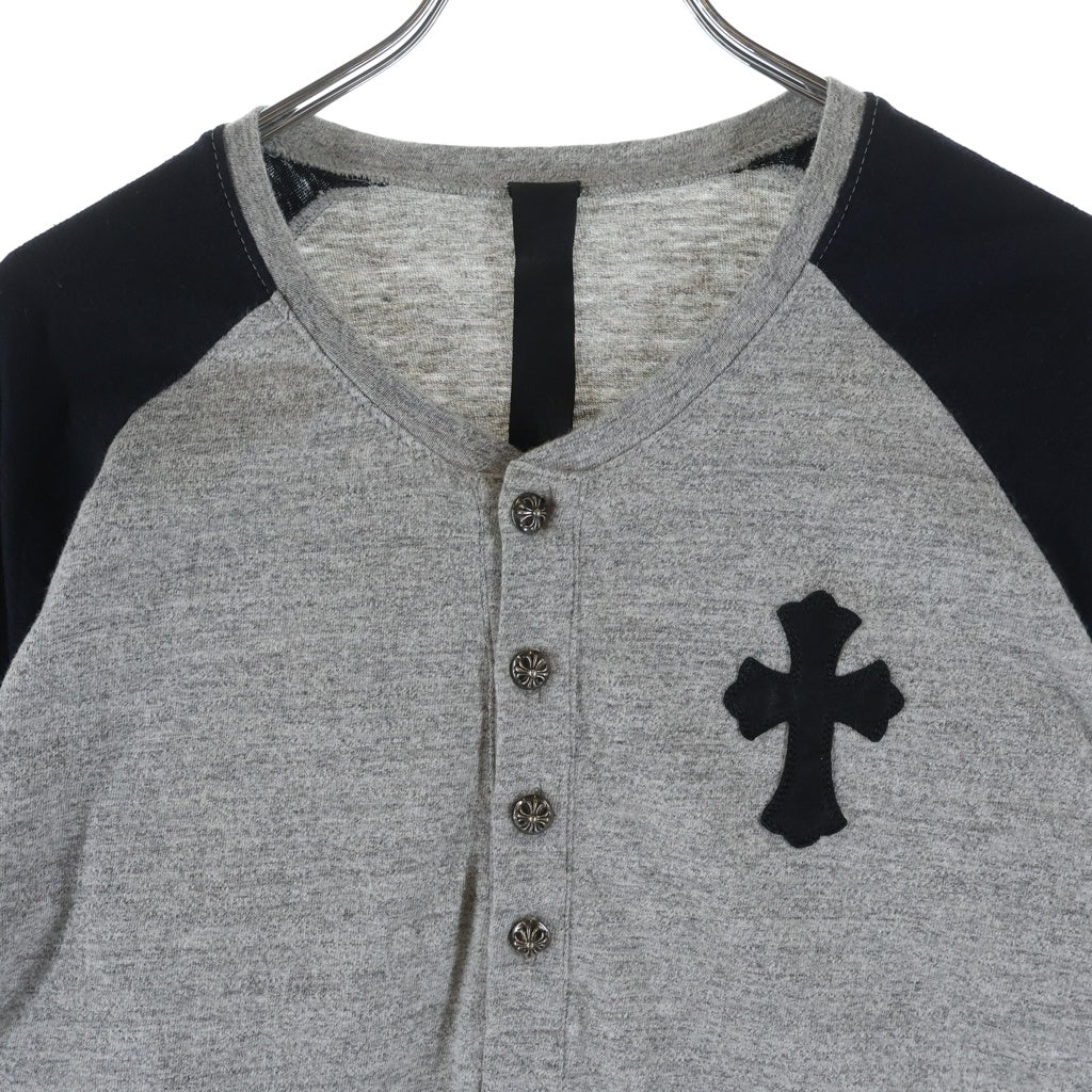 CHROME HEARTS(クロムハーツ) Y-NOT Embroidery Henry Neck ヘンリーネック クロスボールボタン レザークロスパッチ ラグラン 長袖Tシャツ カットソー グレー/ネイビー