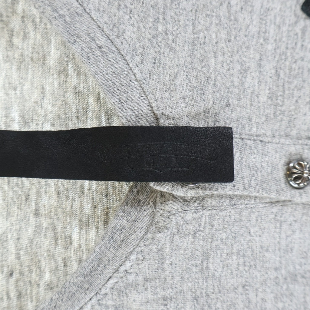 CHROME HEARTS(クロムハーツ) Y-NOT Embroidery Henry Neck ヘンリーネック クロスボールボタン レザークロスパッチ ラグラン 長袖Tシャツ カットソー グレー/ネイビー