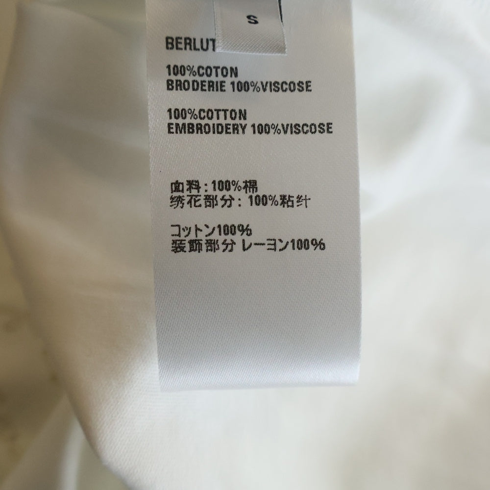 Berluti(ベルルッティ) カリグラフィ フロント刺繍デザイン クルーネック長袖Tシャツロングスリーブカットソー ロンT ホワイト
