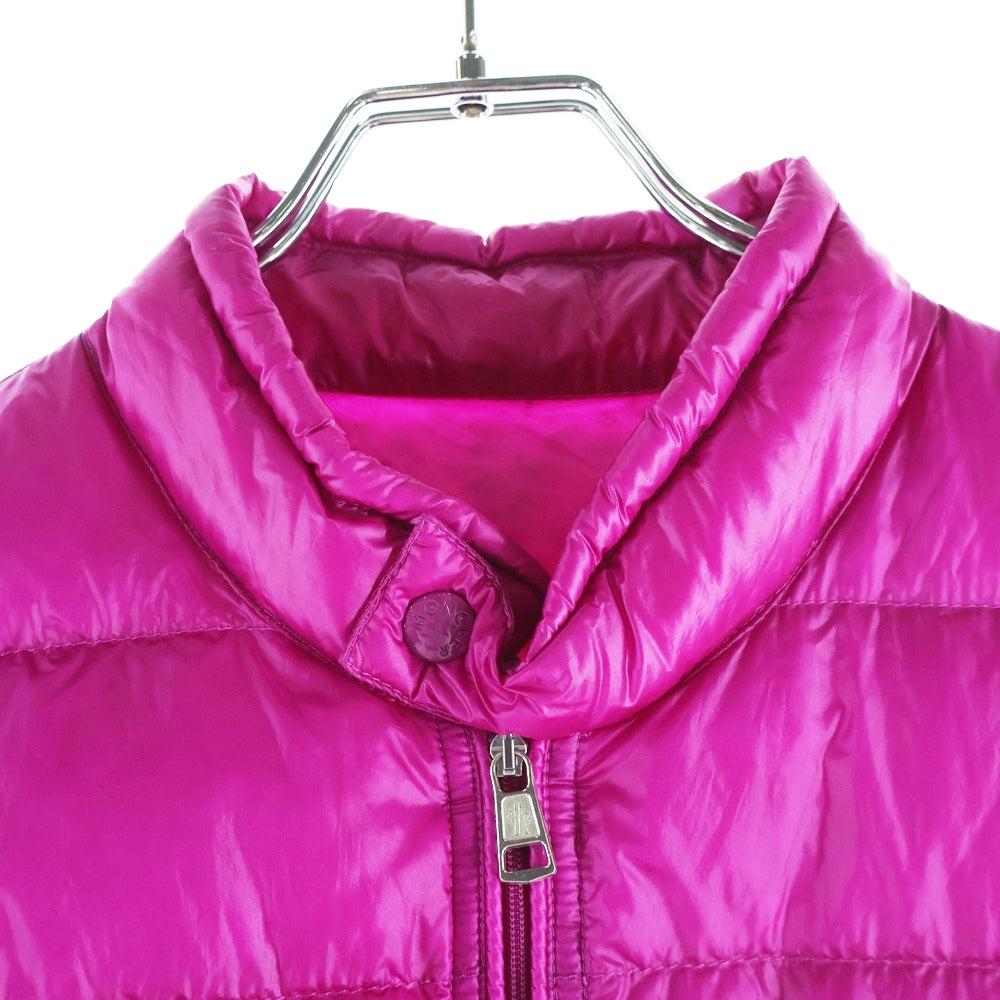 MONCLER(モンクレール) 22SS ACORUS ワッペンロゴ スタンドカラー ジップアップ ダウンジャケット ピンク H10911A10600 53029