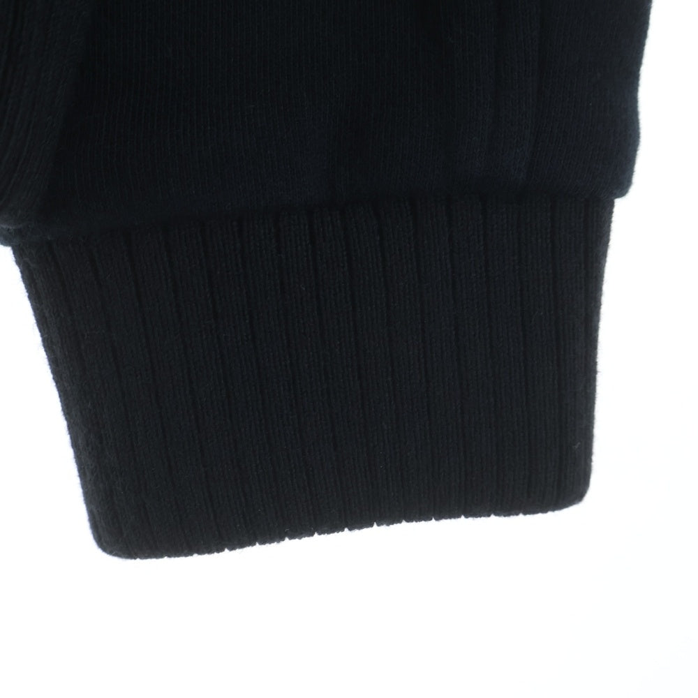MONCLER(モンクレール) 23AW ×FRAGMENT フラグメント ワッペンロゴ スナップボタン スタジアムジャケット ブルゾン ブラック I209U8G00006 899OJ