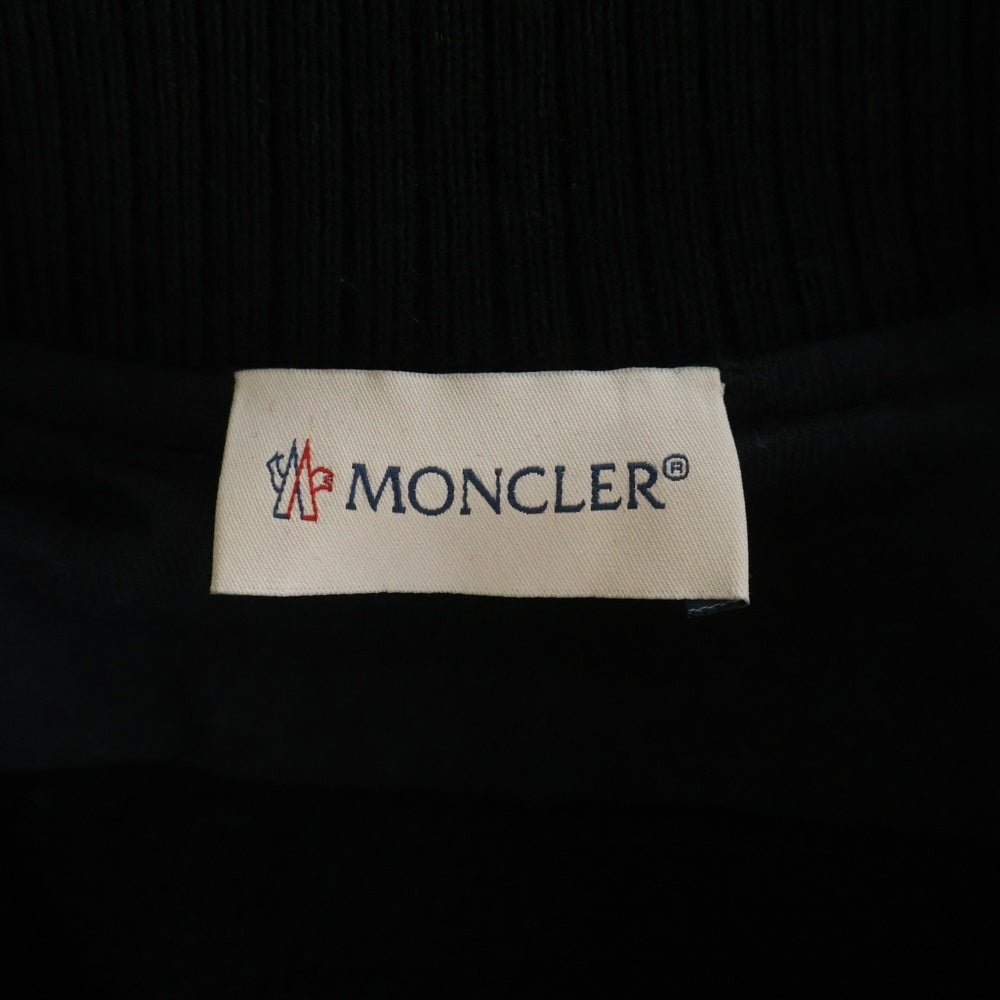 MONCLER(モンクレール) 23AW ×FRAGMENT フラグメント ワッペンロゴ スナップボタン スタジアムジャケット ブルゾン ブラック I209U8G00006 899OJ