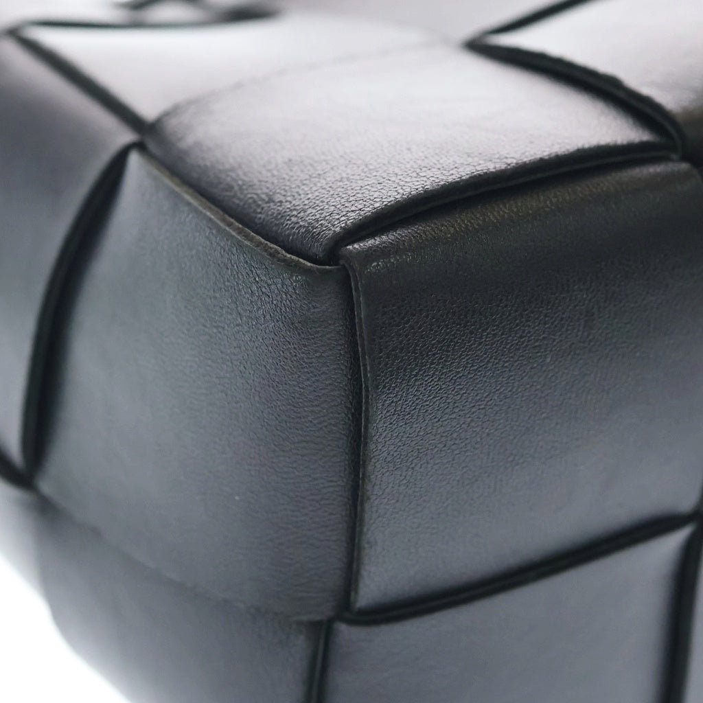 BOTTEGA VENETA(ボッテガヴェネタ) マキシイントレチャート カセット ミニ バケット ショルダーバッグ レザー ブラック レディース
