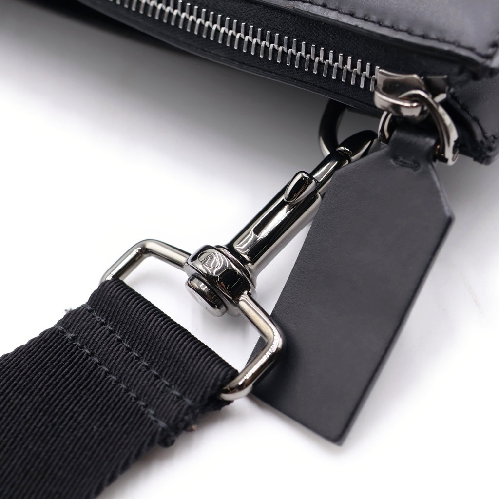 VALENTINO(ヴァレンティノ) SUPERVEE Vロゴ シグネチャーショルダーバッグ レザー シルバー金具 ブラック WY2B0B14SFU