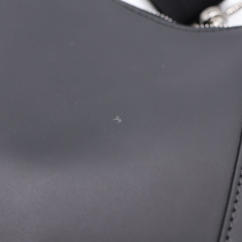 VALENTINO(ヴァレンティノ) SUPERVEE Vロゴ シグネチャーショルダーバッグ レザー シルバー金具 ブラック WY2B0B14SFU