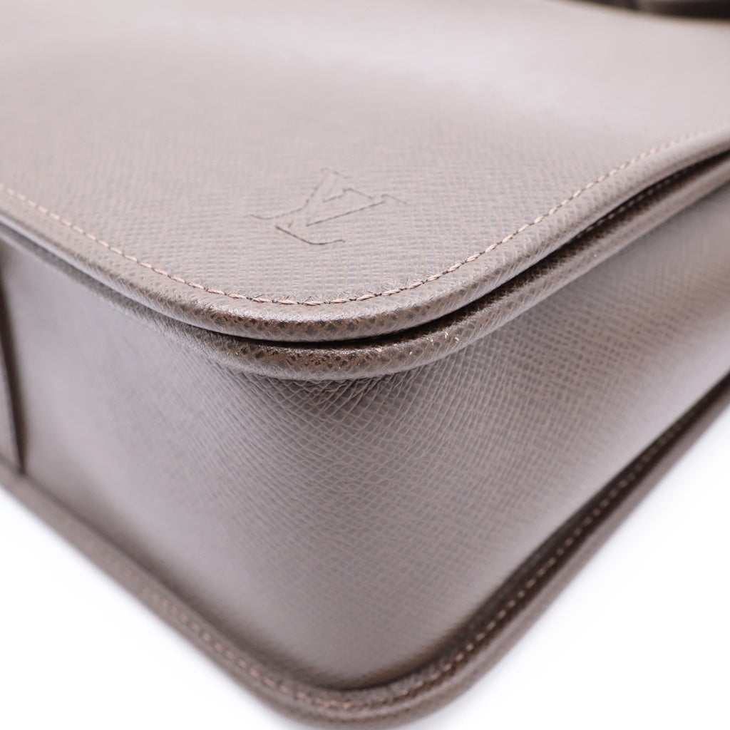 LOUIS VUITTON(ルイヴィトン) タイガ ヴィクトール ショルダーバッグ ブラウン レザー M32488 シルバー金具 レディース