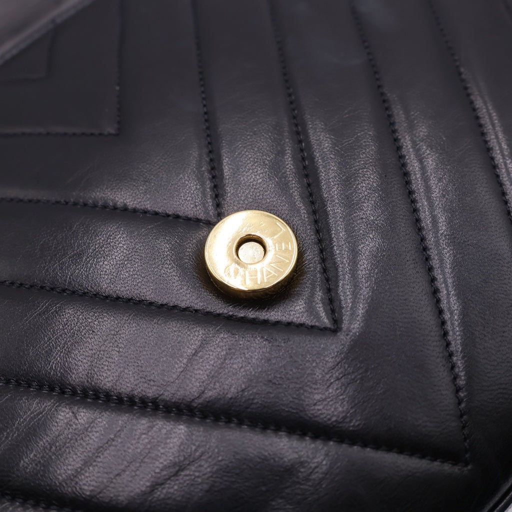 CHANEL(シャネル) シェブロン ラムスキン ゴールド金具 ヴィンテージ ショルダーバッグ ブラック レディース