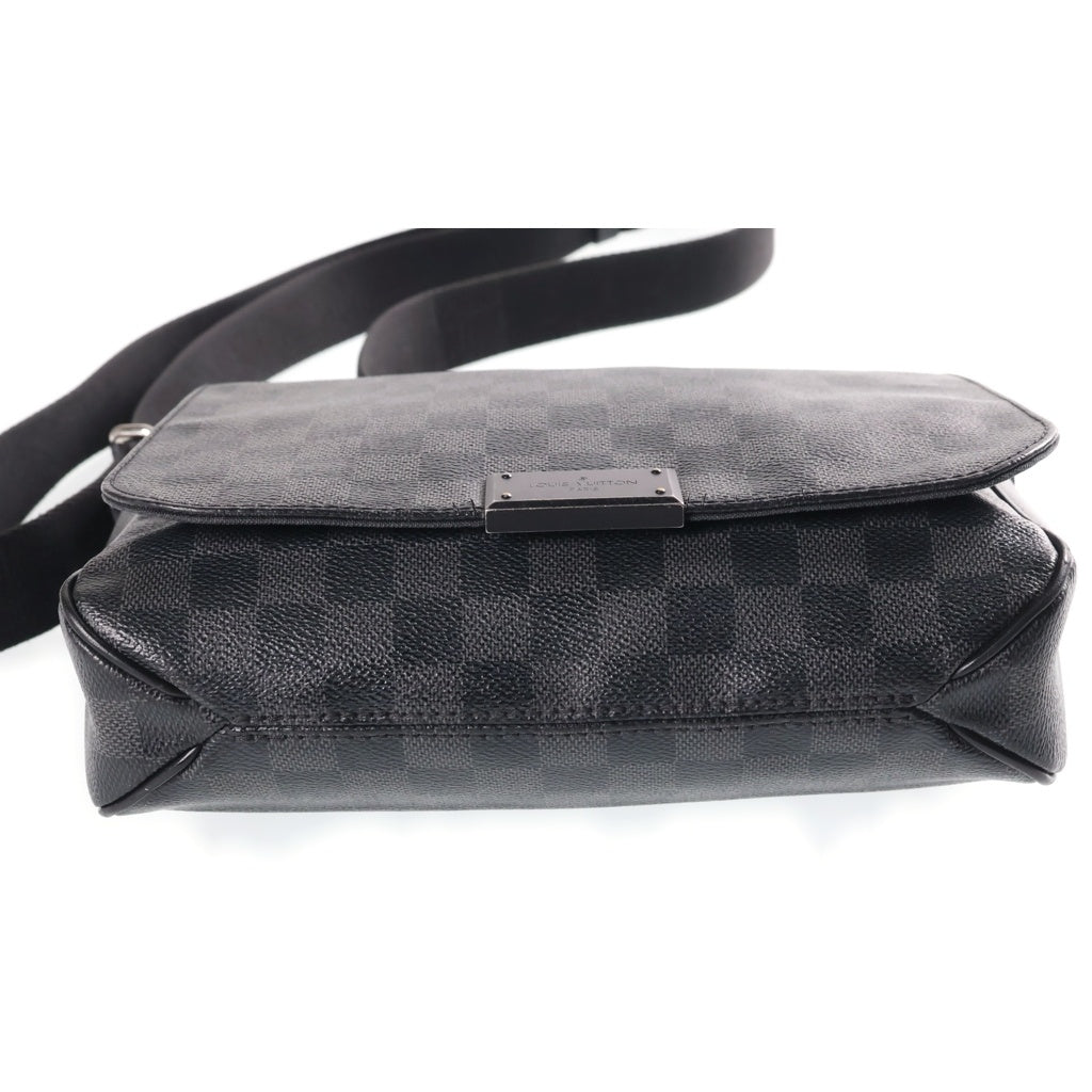 LOUIS VUITTON(ルイヴィトン) ダミエグラフィット ディストリクトPM ショルダーバッグ ブラック PVCレザー N41260 シルバー金具