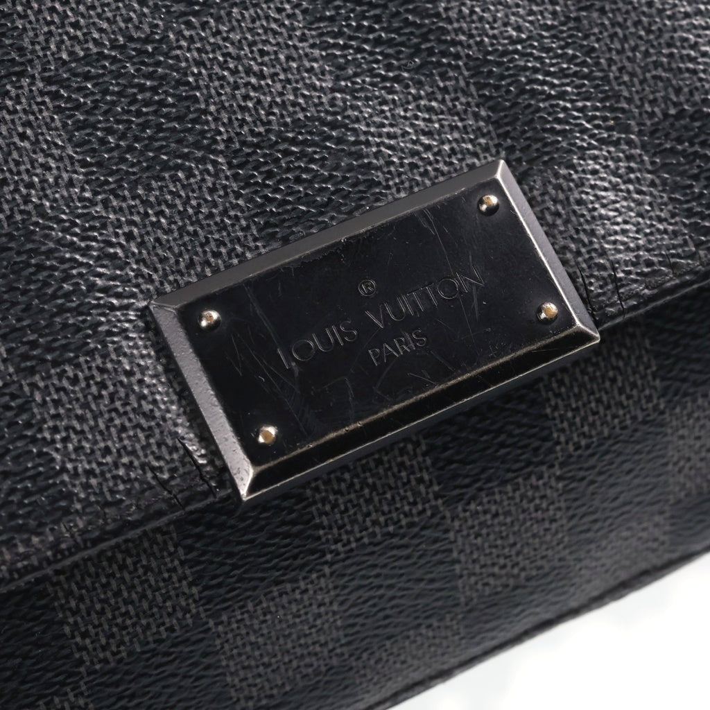 LOUIS VUITTON(ルイヴィトン) ダミエグラフィット ディストリクトPM ショルダーバッグ ブラック PVCレザー N41260 シルバー金具