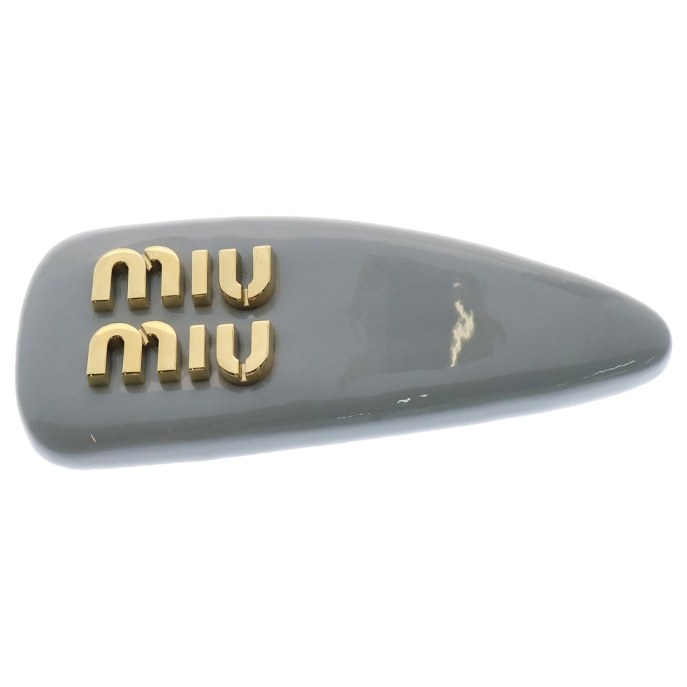miumiu(ミュウミュウ) ロゴ ヘア バレッタ ライトブルー パテントレザー ヘアクリップ 5IF092