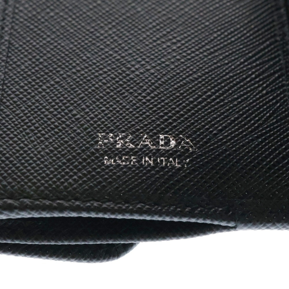 PRADA(プラダ) トライアングルロゴ サフィアーノ レザーコンパクトウォレット 三つ折り財布 ブラック 2MH042