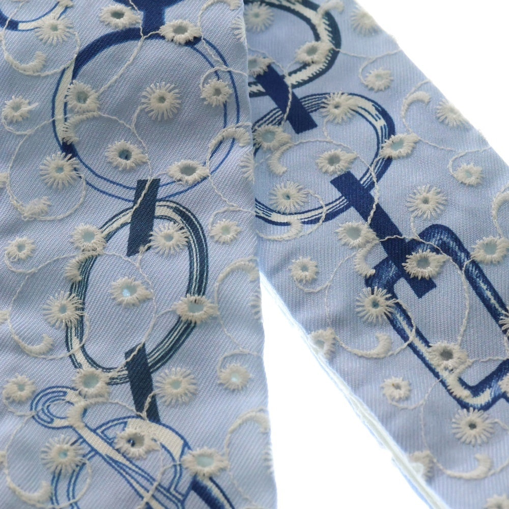 HERMES(エルメス) ツイリー Do Re Boucles Broderie Anglaise ド レ ブックル イングリッシュ エンブロイダリー 刺繍 チェーン柄 プリント シルクスカーフ ライトブルー