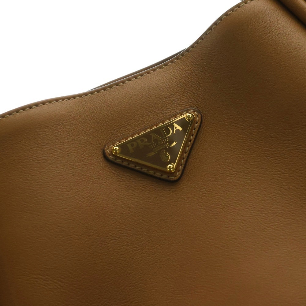 PRADA(プラダ) SOFT GRAIN トライアングルロゴ レザーハンドバッグ ブラウン レディース 1BG539