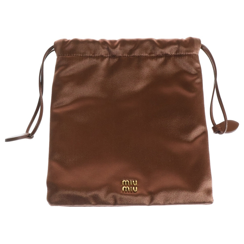 miumiu(ミュウミュウ) DUCHESSE ダッチェス ロゴプレート サテン レザー 巾着 ポーチ バッグ ゴールド金具 ブラウン 5NG010